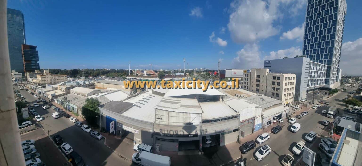 העיר בני ברק במבט לאצטדיון רמת גן וקניון איילון